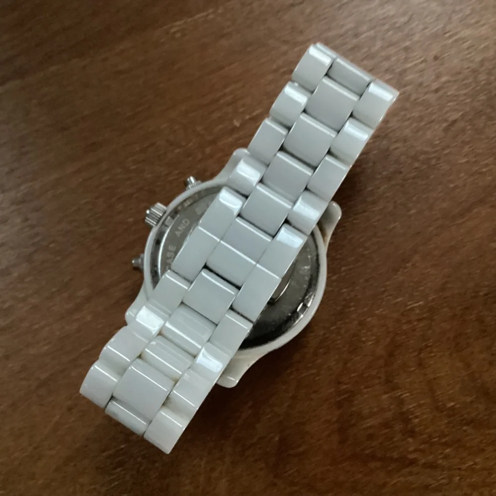 Michael Kors Runway White Dial Ceramic Strap Glitz Women’s Watch MK5188